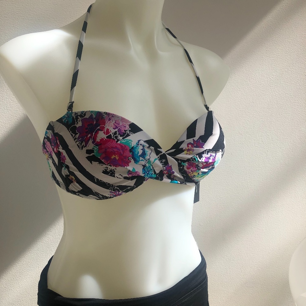 🏝Kenneth Cole Bikini top